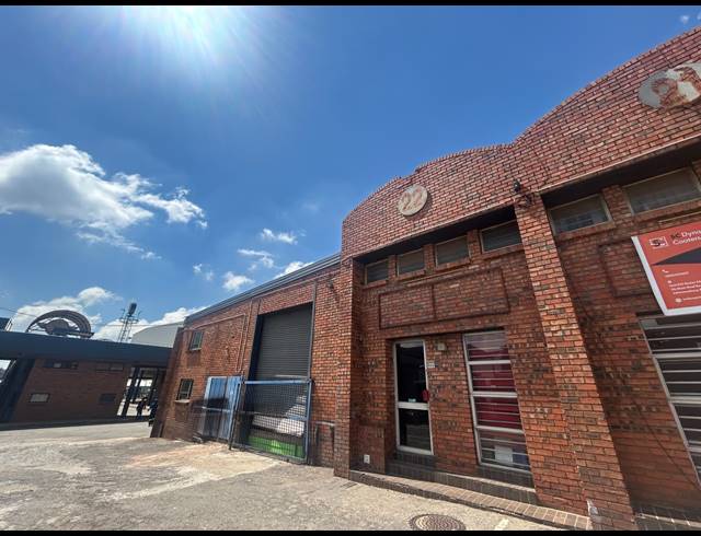 200M² WAREHOUSE TO LET IN LONGDALE